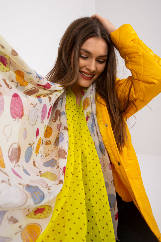 Valge-kollane sall trükistega