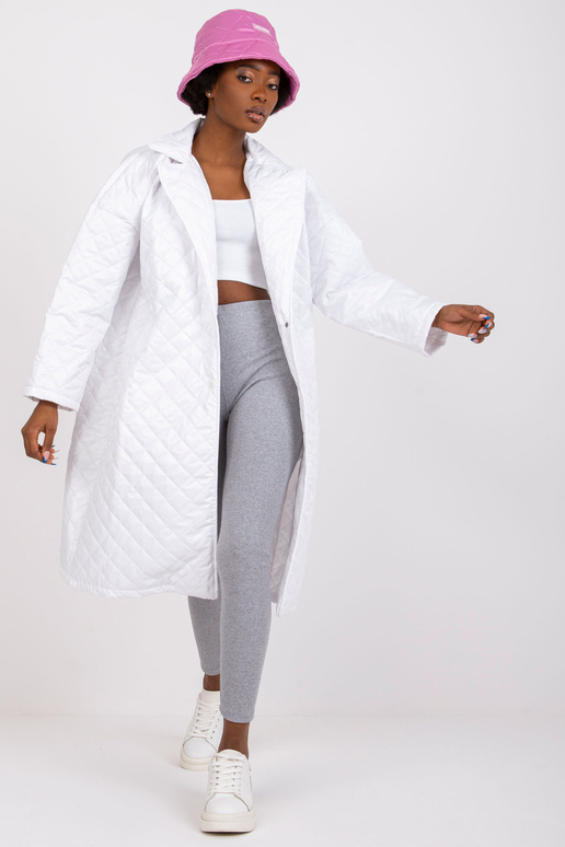 Valge mantel tikitud Sofiaga