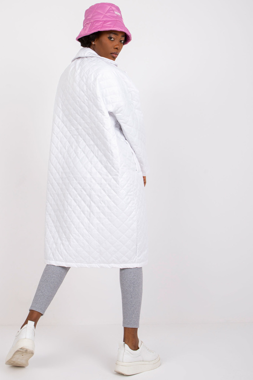 Valge mantel tikitud Sofiaga