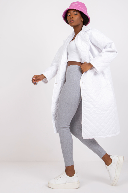 Valge mantel tikitud Sofiaga