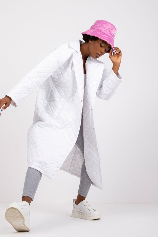 Valge mantel tikitud Sofiaga