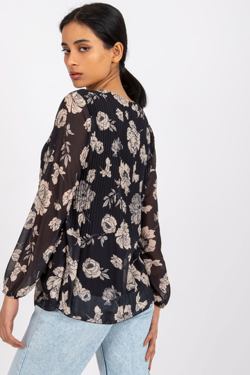 Liana must ja beež...