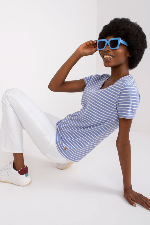 Helesinine puuvillane T-särk naistele... Helesinine puuvillane T-särk naistele...