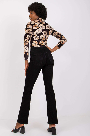 Must ja beež veluurpluus... 2