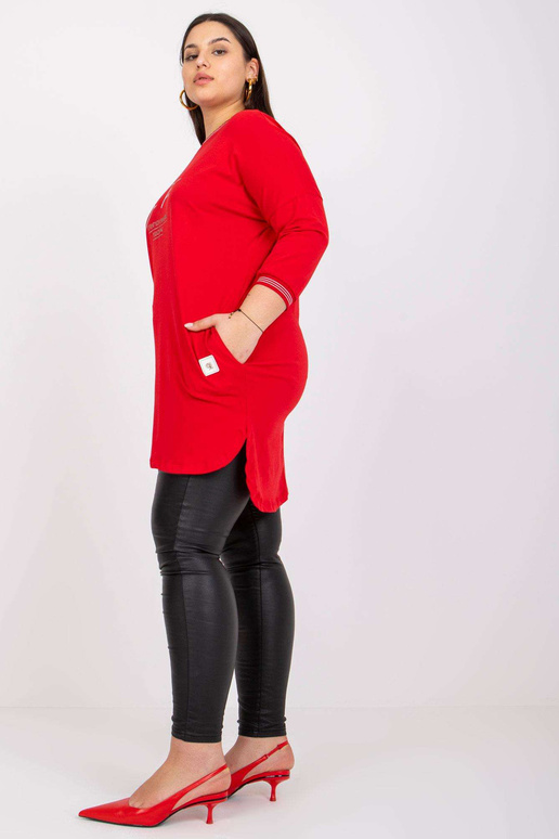 Suures suuruses punane dressipluusi...