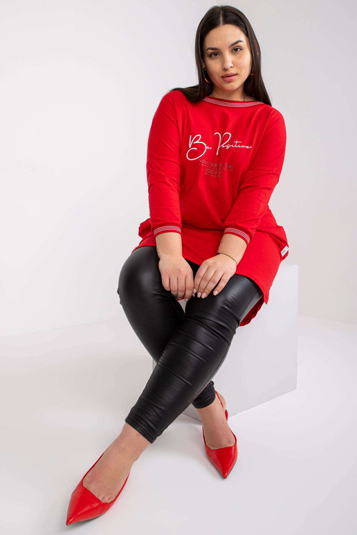 Suures suuruses punane dressipluusi...