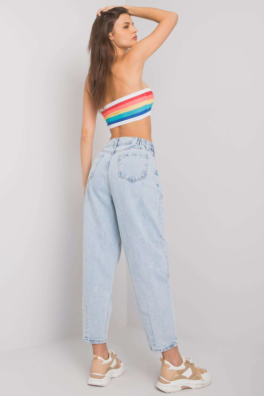 Mom Juney helesinised teksapüksid