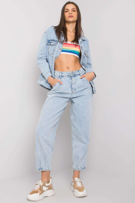 Mom Juney helesinised teksapüksid