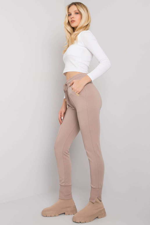 Tumebeežid taskutega dressipüksid...