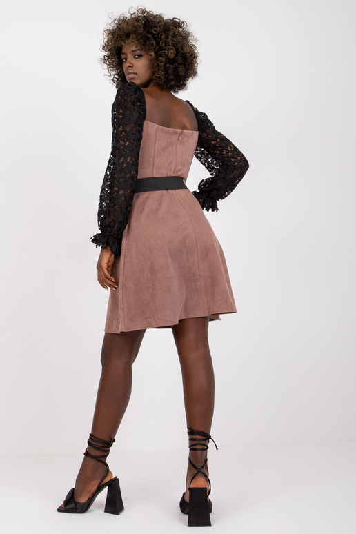 Tumeroosa dekoratiivsete varrukatega... Tumeroosa dekoratiivsete varrukatega...