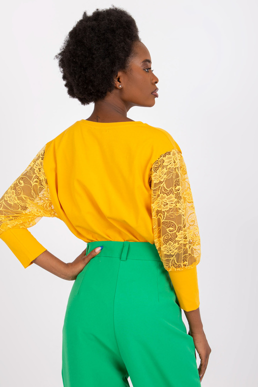 Heleoranž pitsvarrukatega pluus...