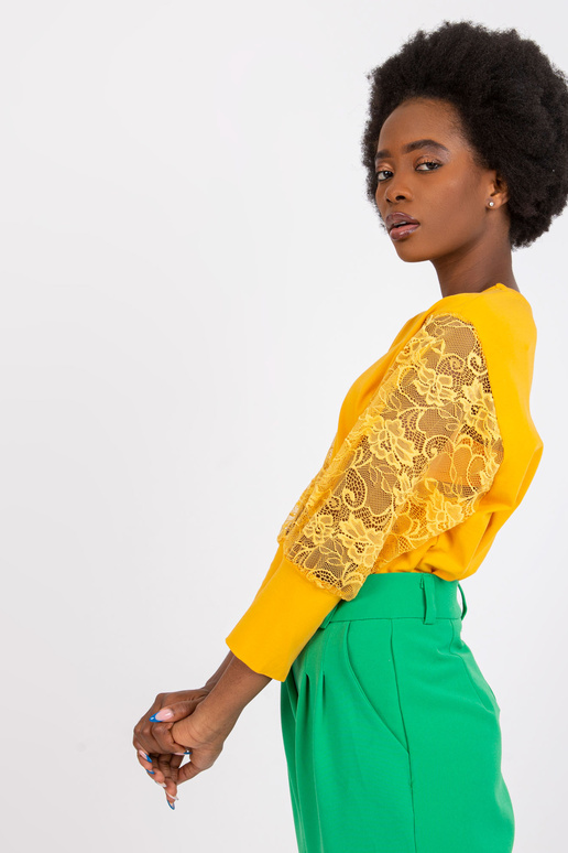 Heleoranž pitsvarrukatega pluus...