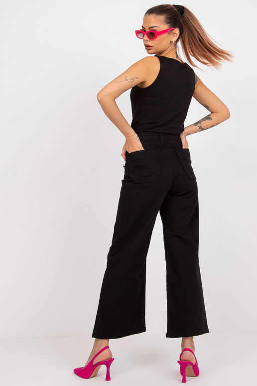 Mustad dekoratiivnööpidega...