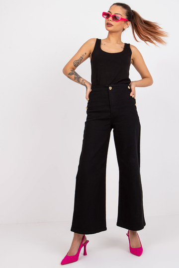 Mustad dekoratiivnööpidega... 2