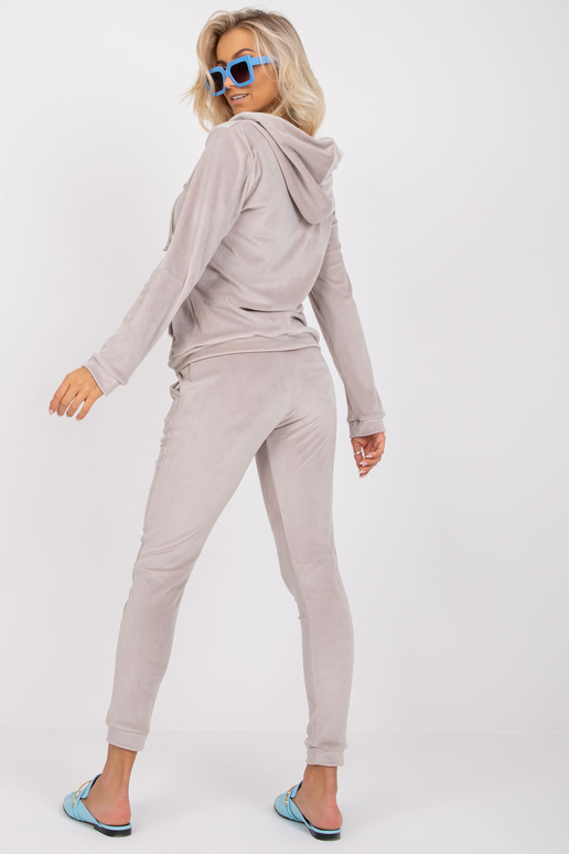 Ilaria viskoosist helehall...