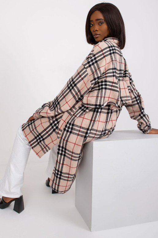 Helebeež ja must pikk särk Bonnie...