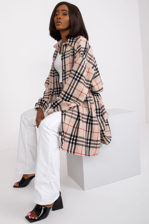 Helebeež ja must pikk särk Bonnie...