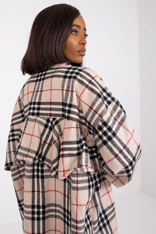 Helebeež ja must pikk särk Bonnie...