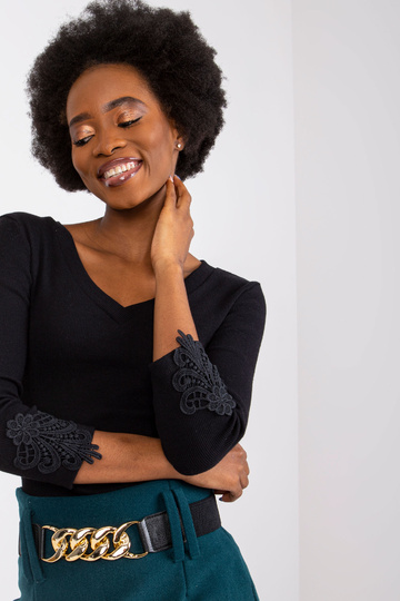 Must triibuline pluus...