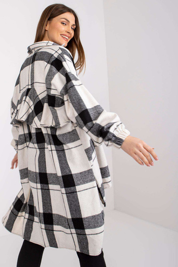 Must-valge ruuduline...