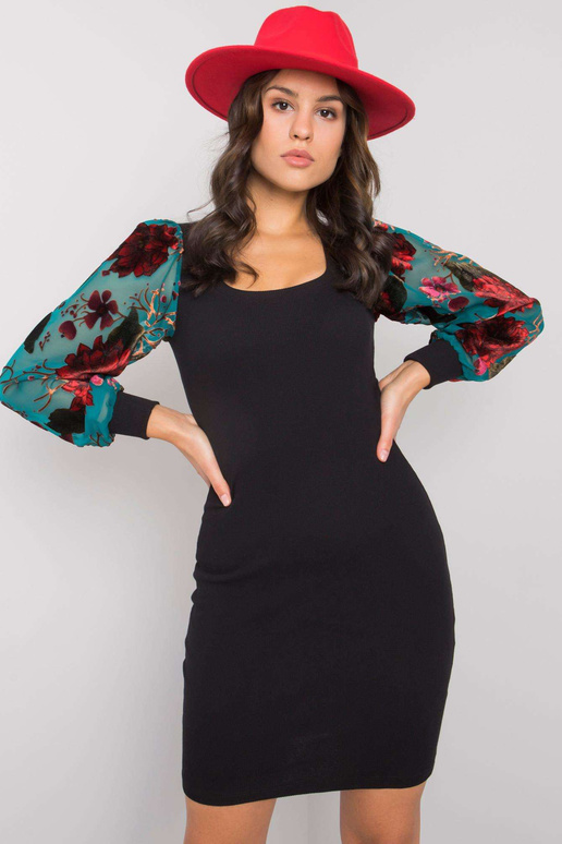 Must dekoratiivsete varrukatega kleit...