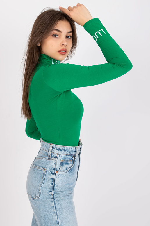 Roheline liibuv pluus Yarina kirjadega