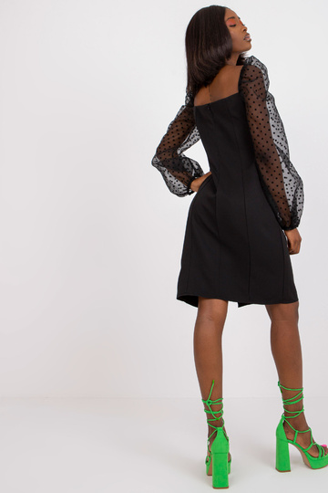 Must puhvis varrukatega...