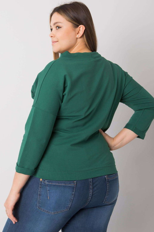 Tumeroheline plusssuuruses kapuutsiga...