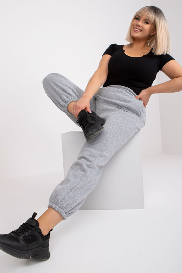 Suures suuruses hallid...