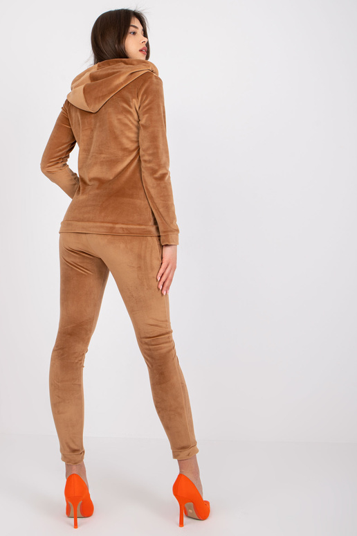 Ilaria naiste helepruun veluurkomplekt Ilaria naiste helepruun veluurkomplekt