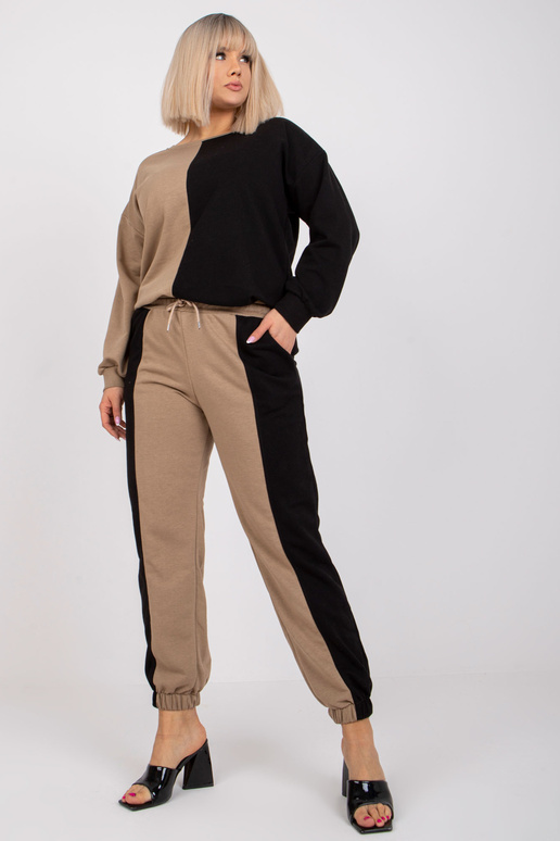 Tumebeeži ja musta plusssuuruses...