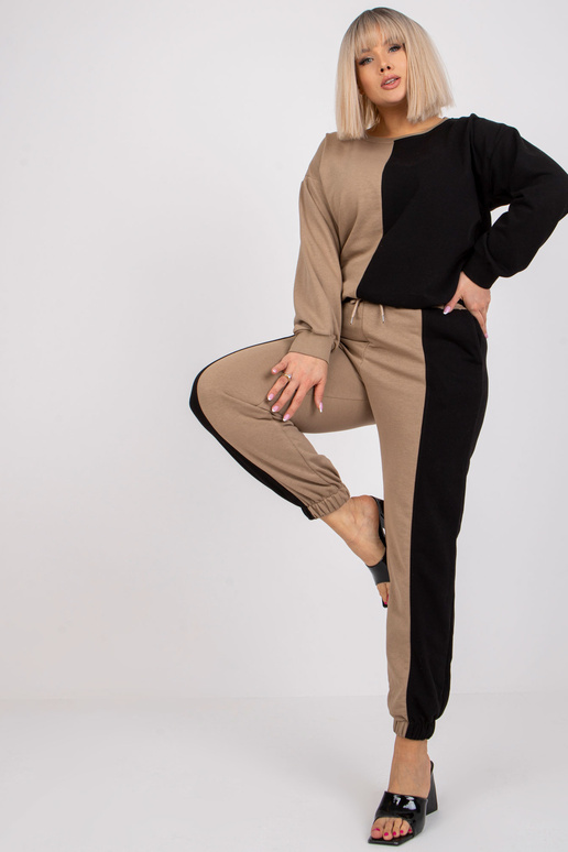 Tumebeeži ja musta plusssuuruses...