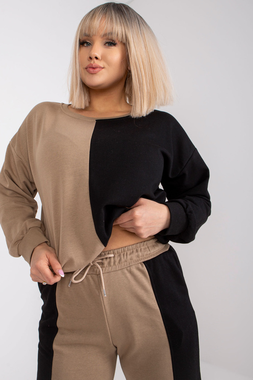 Tumebeeži ja musta plusssuuruses...