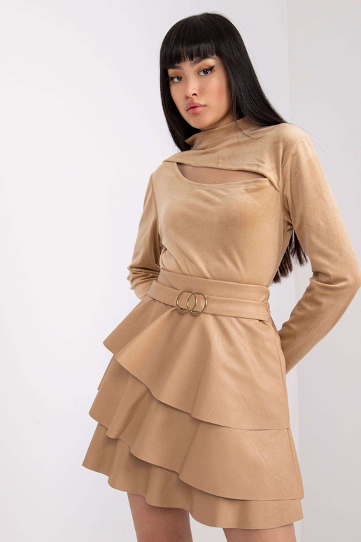 Tumebeež pikkade varrukatega...