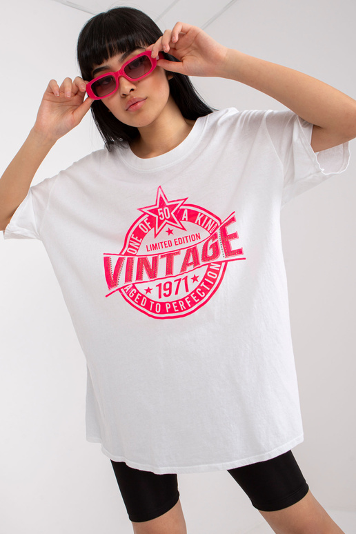 Valge ja roosa avar aplikatsiooniga... Valge ja roosa avar aplikatsiooniga...