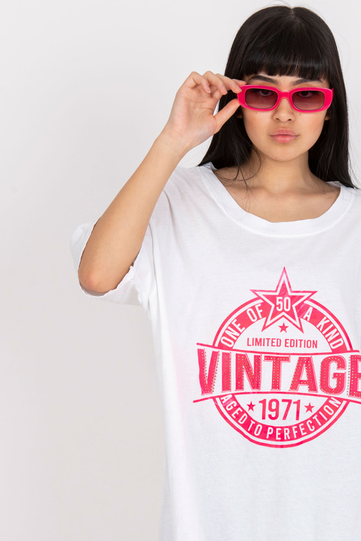 Valge ja roosa avar aplikatsiooniga... Valge ja roosa avar aplikatsiooniga...