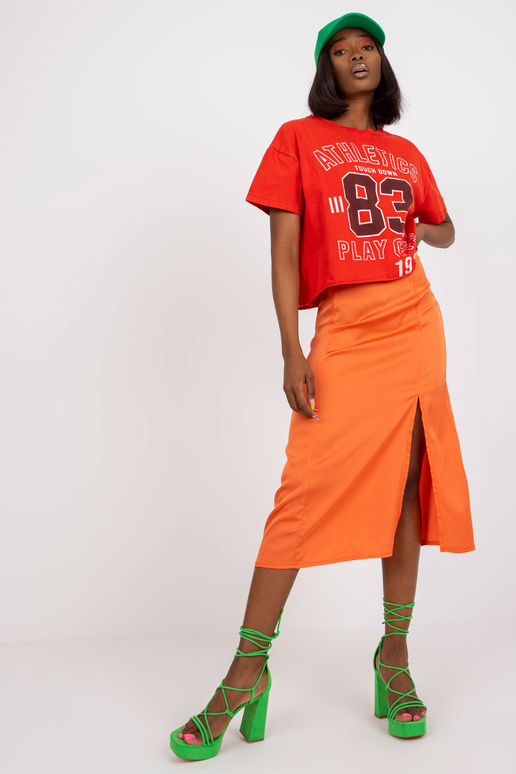 Oranž seelik kunstsatiinist lõhikuga... Oranž seelik kunstsatiinist lõhikuga...