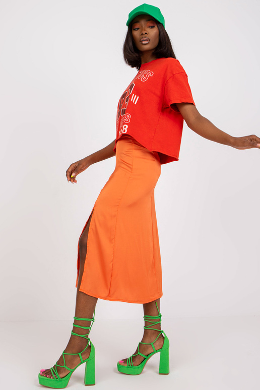 Oranž seelik kunstsatiinist lõhikuga... Oranž seelik kunstsatiinist lõhikuga...