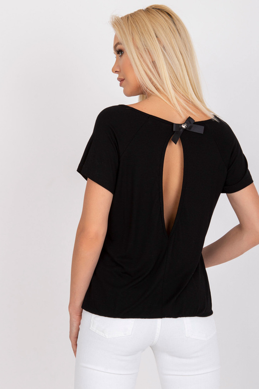 Lucienne must lühikeste varrukatega...