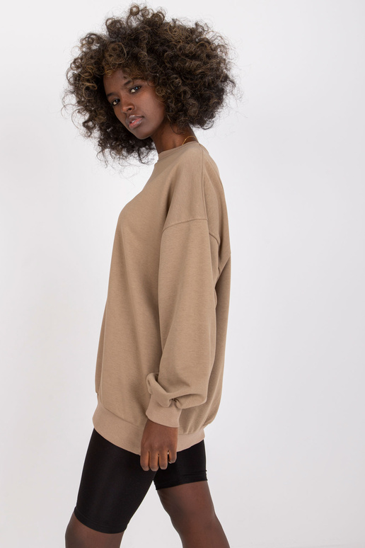 Tumebeež naiste kapuutsita...