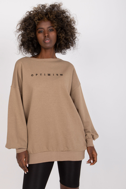 Tumebeež naiste kapuutsita...