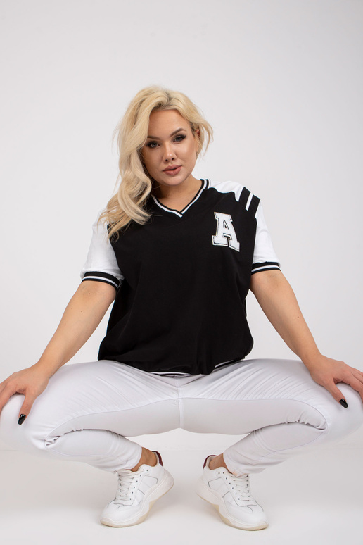 Valge ja must vabaaja pluus V-kaelusega