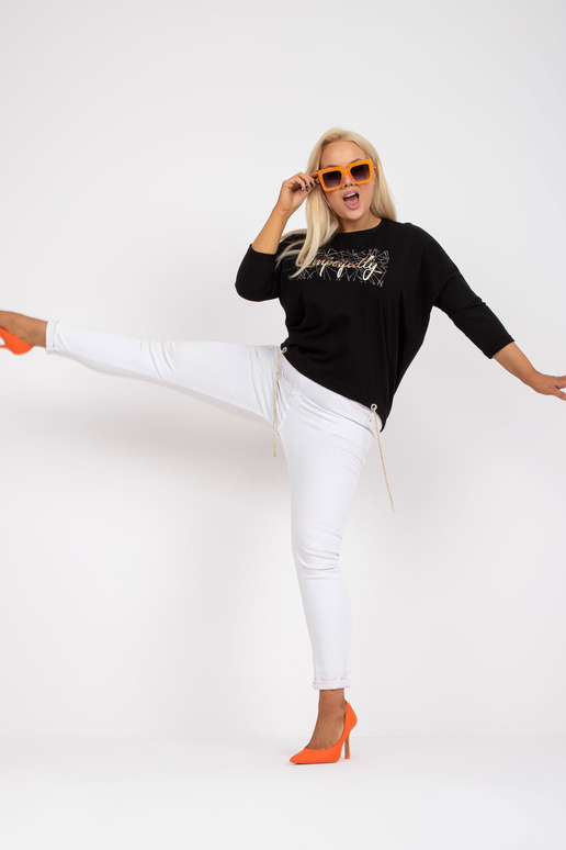 Must suures suuruses puuvillane...