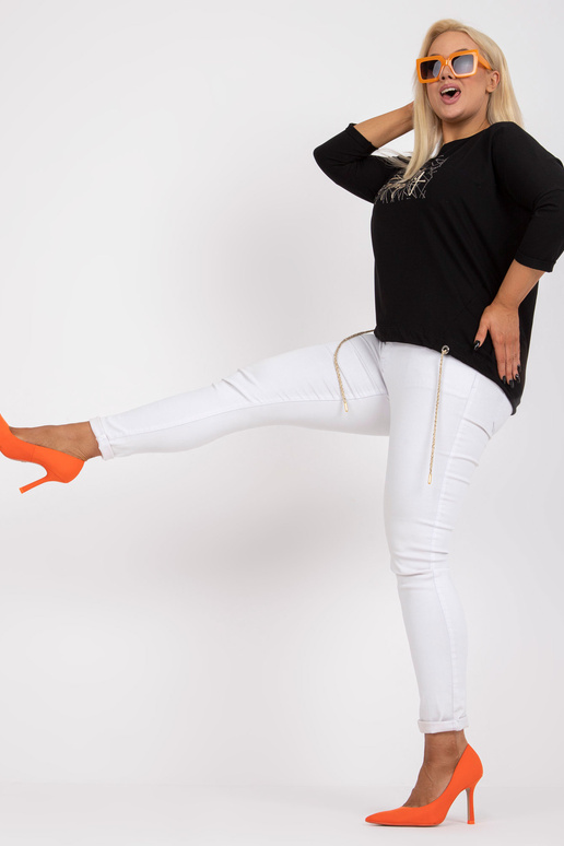 Must suures suuruses puuvillane...