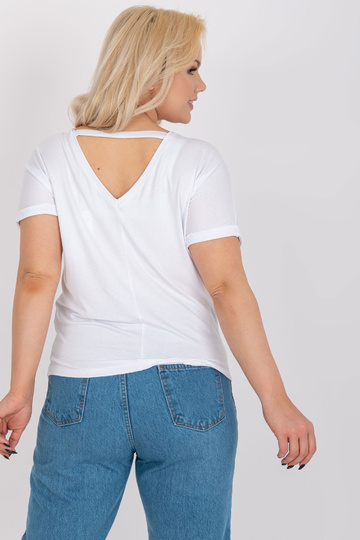 Valge pluss suuruses pluus...