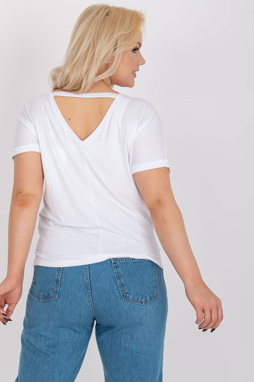 Valge pluss suuruses pluus...