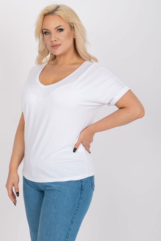 Valge pluss suuruses pluus...