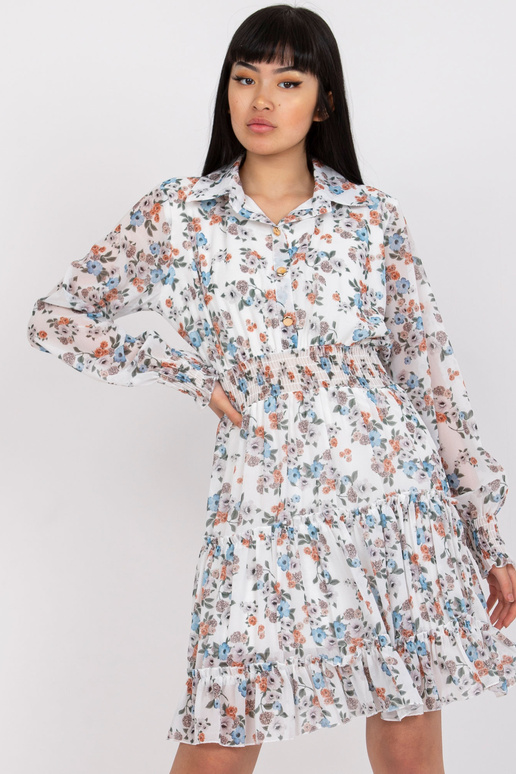 Valge lillelise trükise ja pikkade... Valge lillelise trükise ja pikkade...