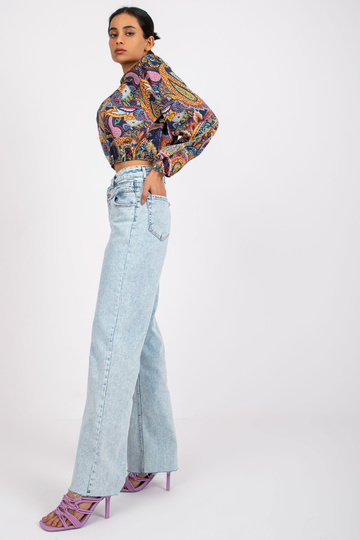 Meresinine Mia trükistega...