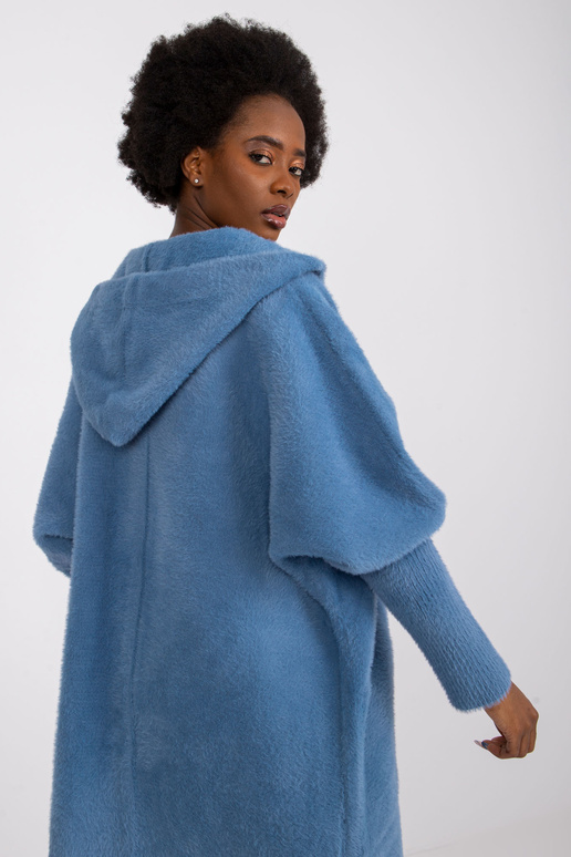 Carolyni helesinine kapuutsiga...